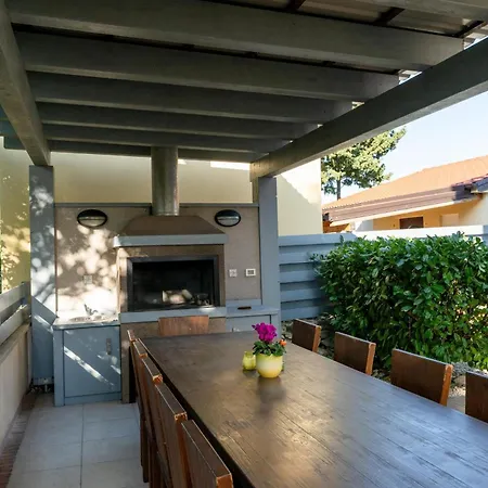 Villa Nocciola With Sea View, Private Pool And Sauna Premantura