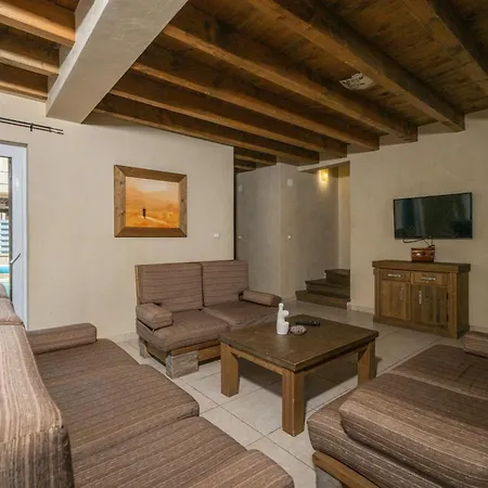 Nocciola With Sea View, Private Pool And Sauna Premantura