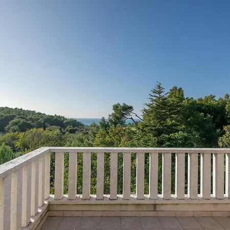Nocciola With Sea View, Private Pool And Sauna Premantura