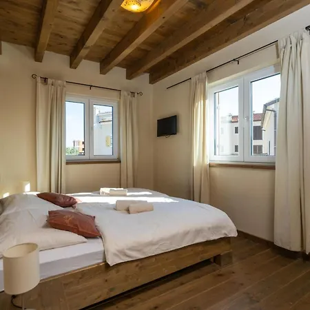 Nocciola With Sea View, Private Pool And Sauna Premantura