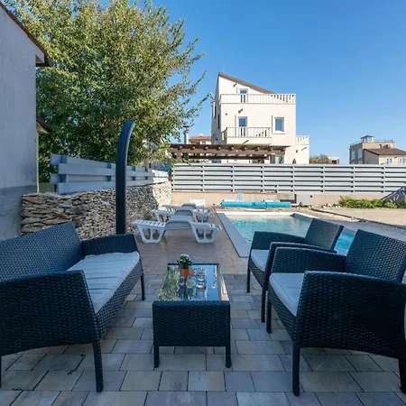 Nocciola With Sea View, Private Pool And Sauna * Premantura