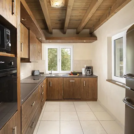 Nocciola With Sea View, Private Pool And Sauna Villa