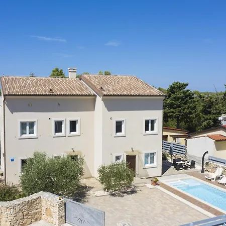 Villa Nocciola With Sea View, Private Pool And Sauna Premantura