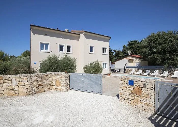 Vila Nocciola With Sea View, Private Pool And Sauna