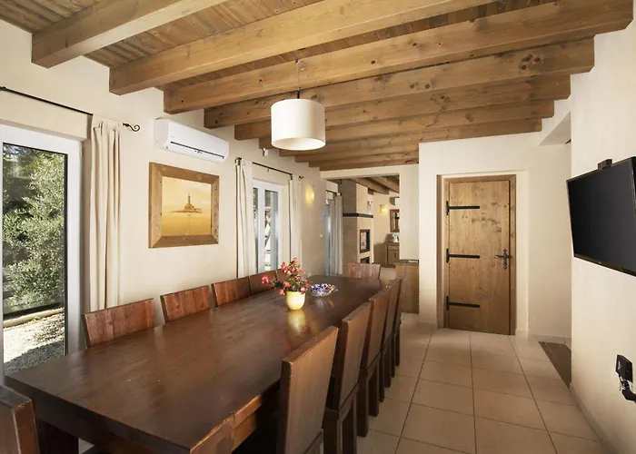 Vila Nocciola With Sea View, Private Pool And Sauna