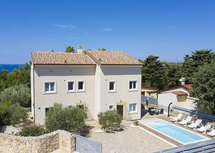 Vila Nocciola With Sea View, Private Pool And Sauna Premantura