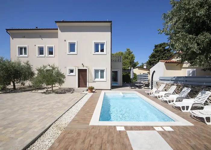 Nocciola With Sea View, Private Pool And Sauna * Premantura